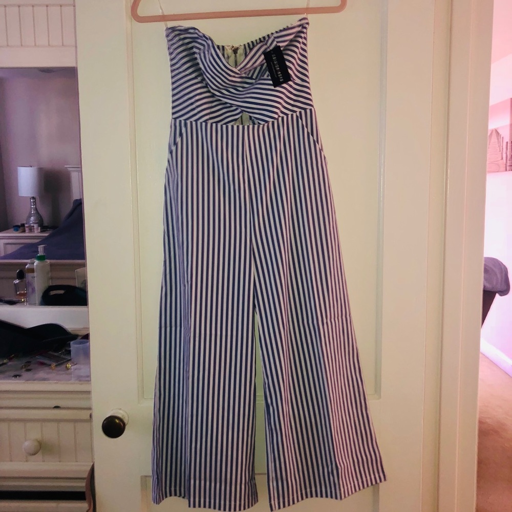 Fashion Nova women’s jumpsuit never been worn!